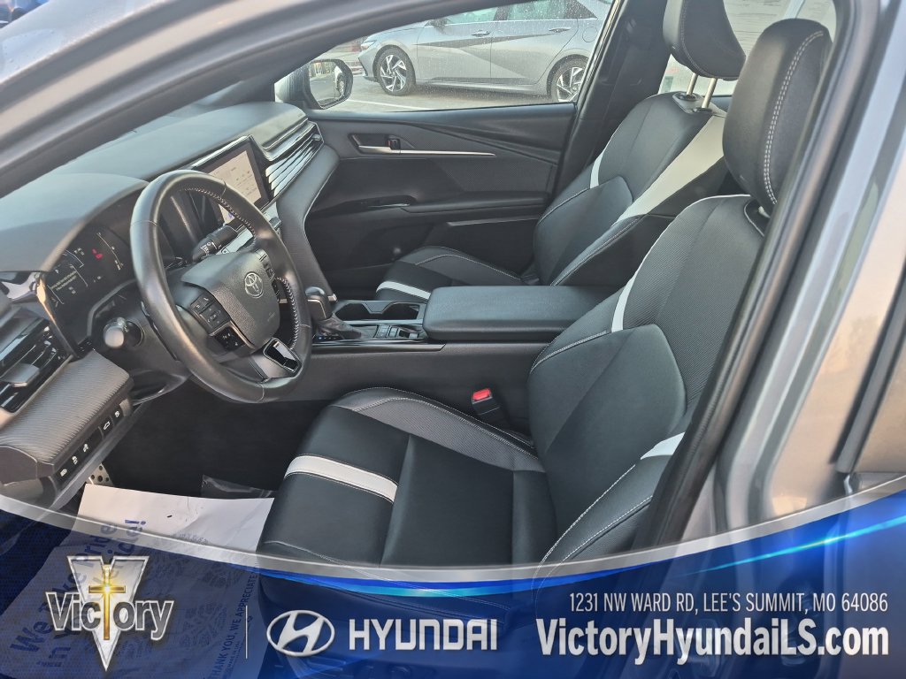 Used 2025 Toyota Camry SE FWD image 9
