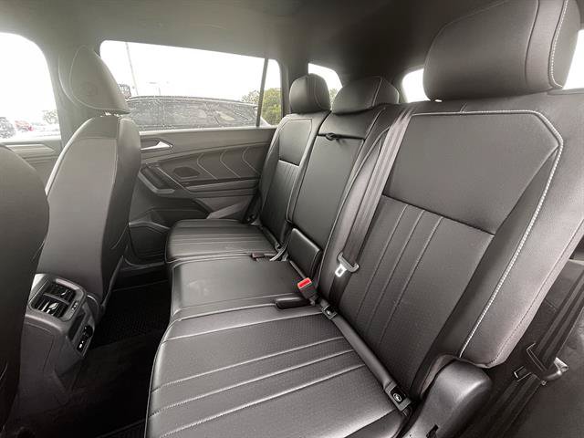 Used 2024 Volkswagen Tiguan SE R-Line FWD image 10