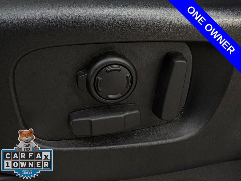 Used 2023 Land Rover Discovery HSE R-Dynamic AWD/4WD image 5