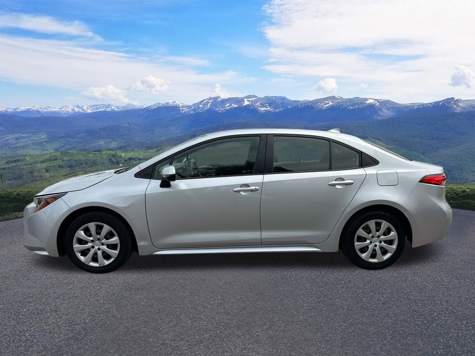 Used 2020 Toyota Corolla LE FWD image 2