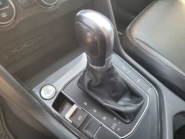 Used 2018 Volkswagen Tiguan SE FWD image 18