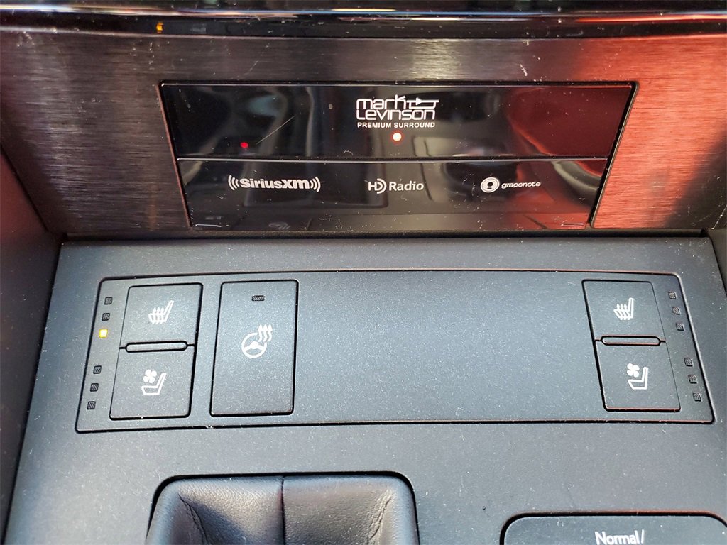 Used 2023 Lexus IS 500 image 17