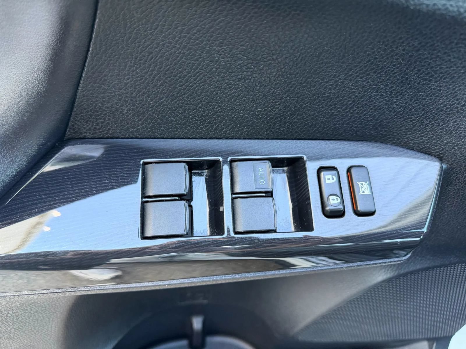 Used 2016 Toyota RAV4 SE FWD image 8