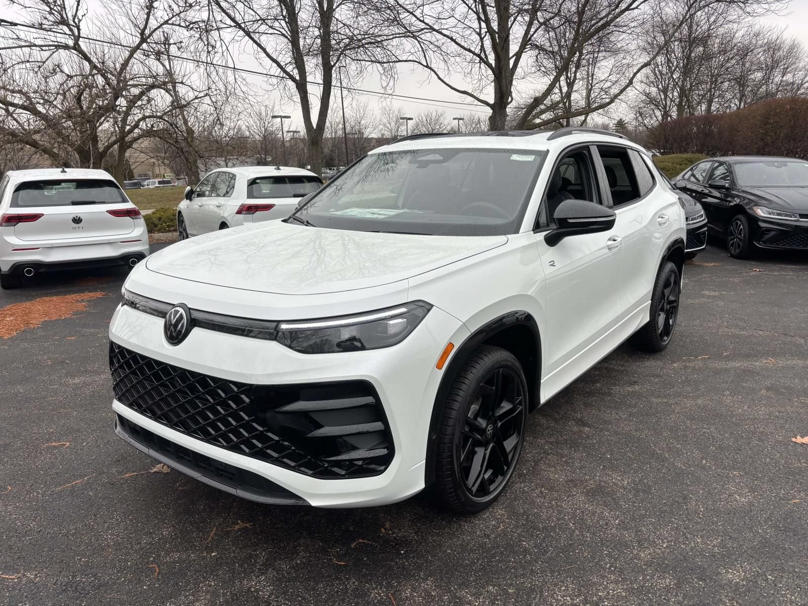 New 2026 Volkswagen Tiguan SE R-Line AWD/4WD image 3
