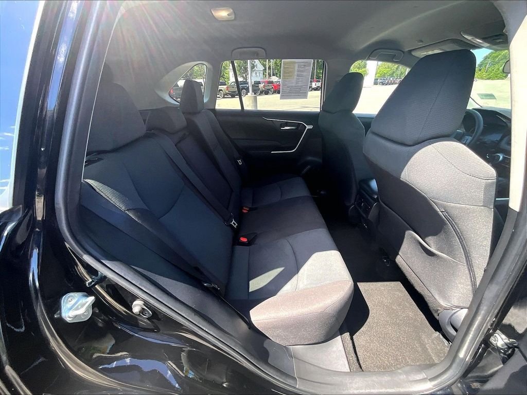 Used 2025 Toyota RAV4 XLE AWD/4WD image 16