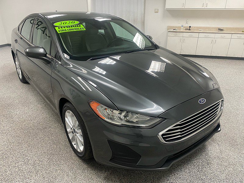 Used 2020 Ford Fusion SE image 3