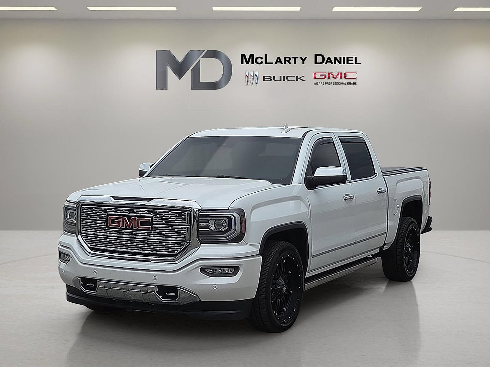 Certified 2018 GMC Sierra 1500 Denali w/ Denali Ultimate Package AWD/4WD image 3