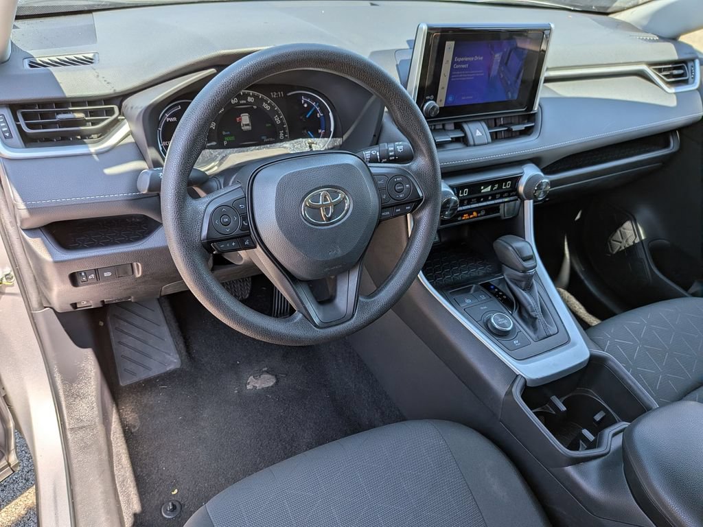 Used 2025 Toyota RAV4 XLE AWD/4WD image 16