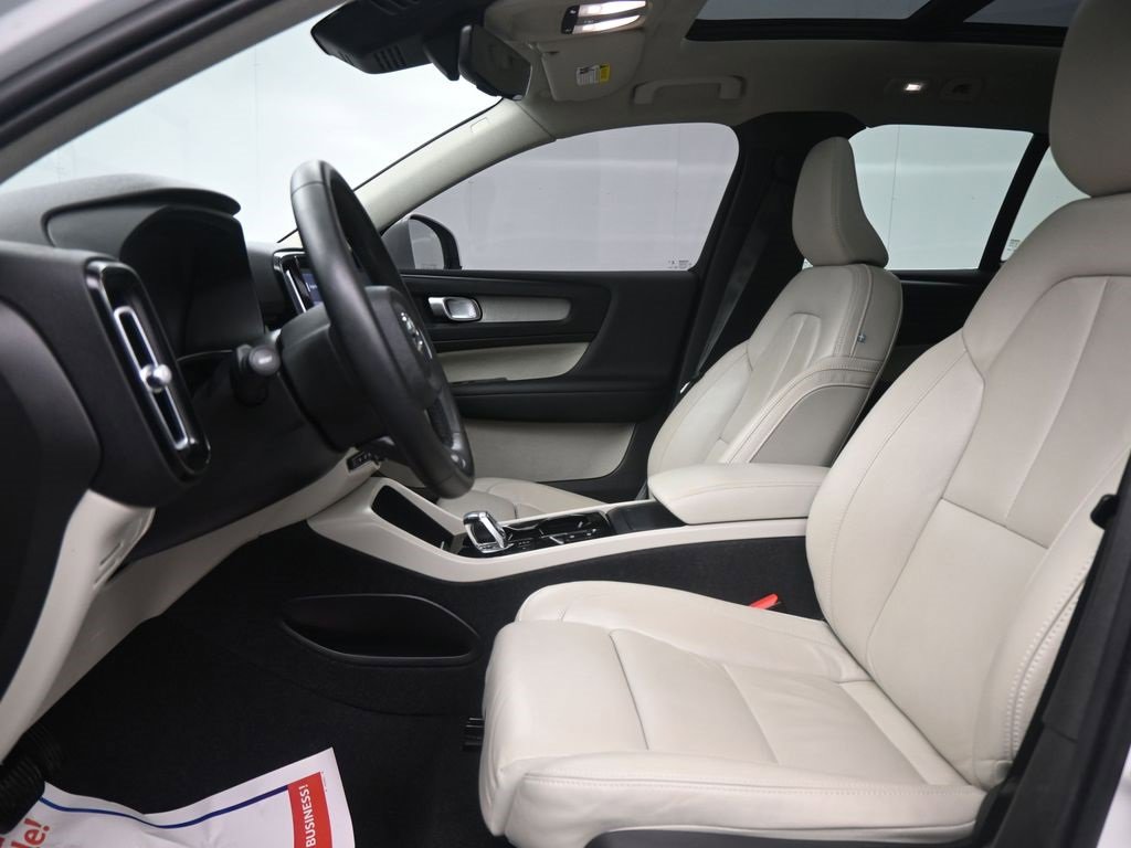 Used 2023 Volvo XC40 B5 Plus w/ Protection Package Premier image 14