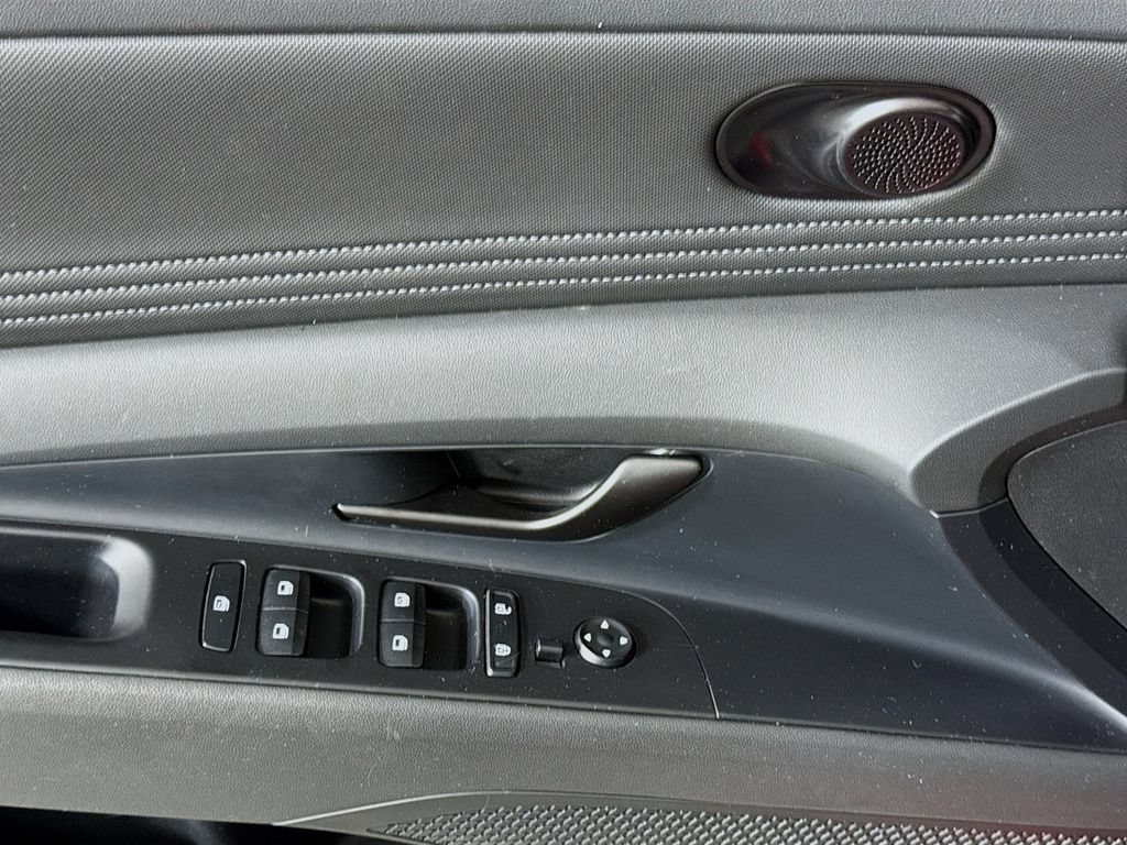 Certified 2025 Hyundai Elantra Sport FWD image 22