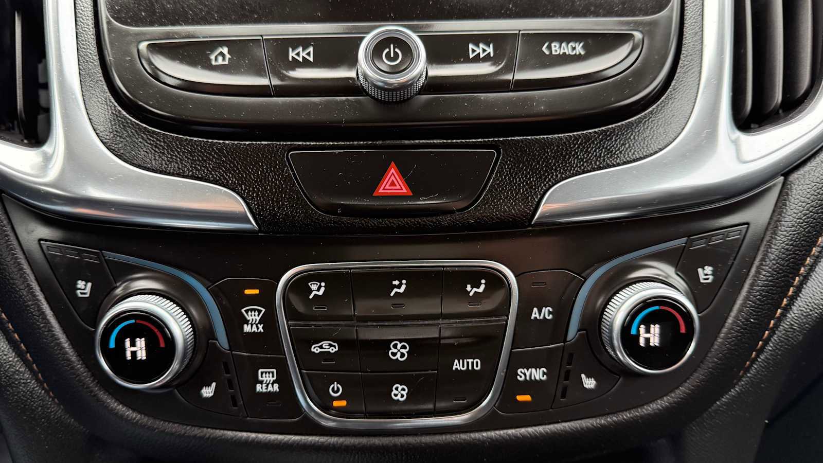 Used 2021 Chevrolet Equinox Premier AWD/4WD image 23