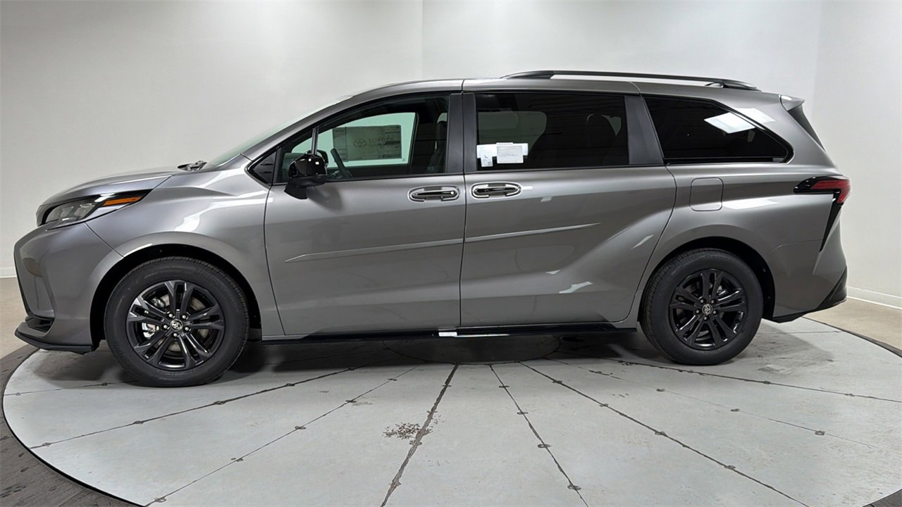 New 2026 Toyota Sienna XSE image 8