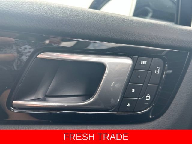 Used 2022 Porsche Cayenne Platinum Edition AWD/4WD image 18