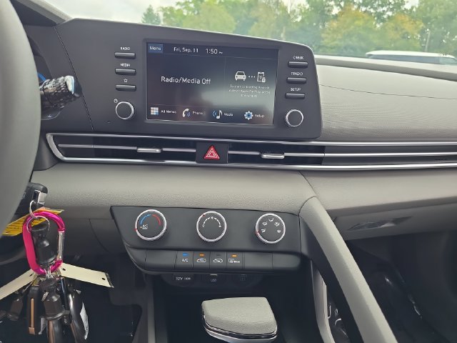 New 2026 Hyundai Elantra SE FWD image 21