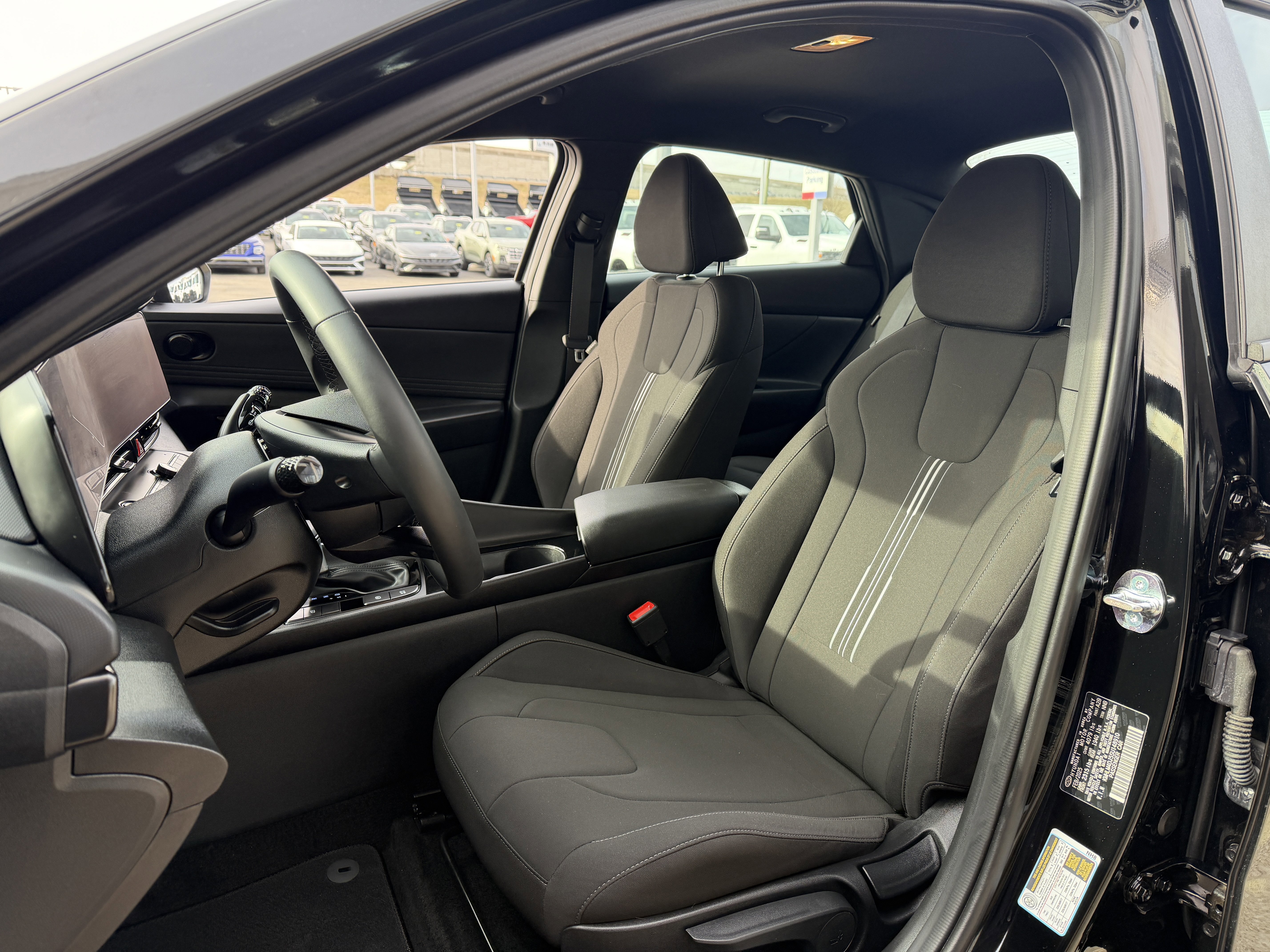 Certified 2025 Hyundai Elantra SEL image 25