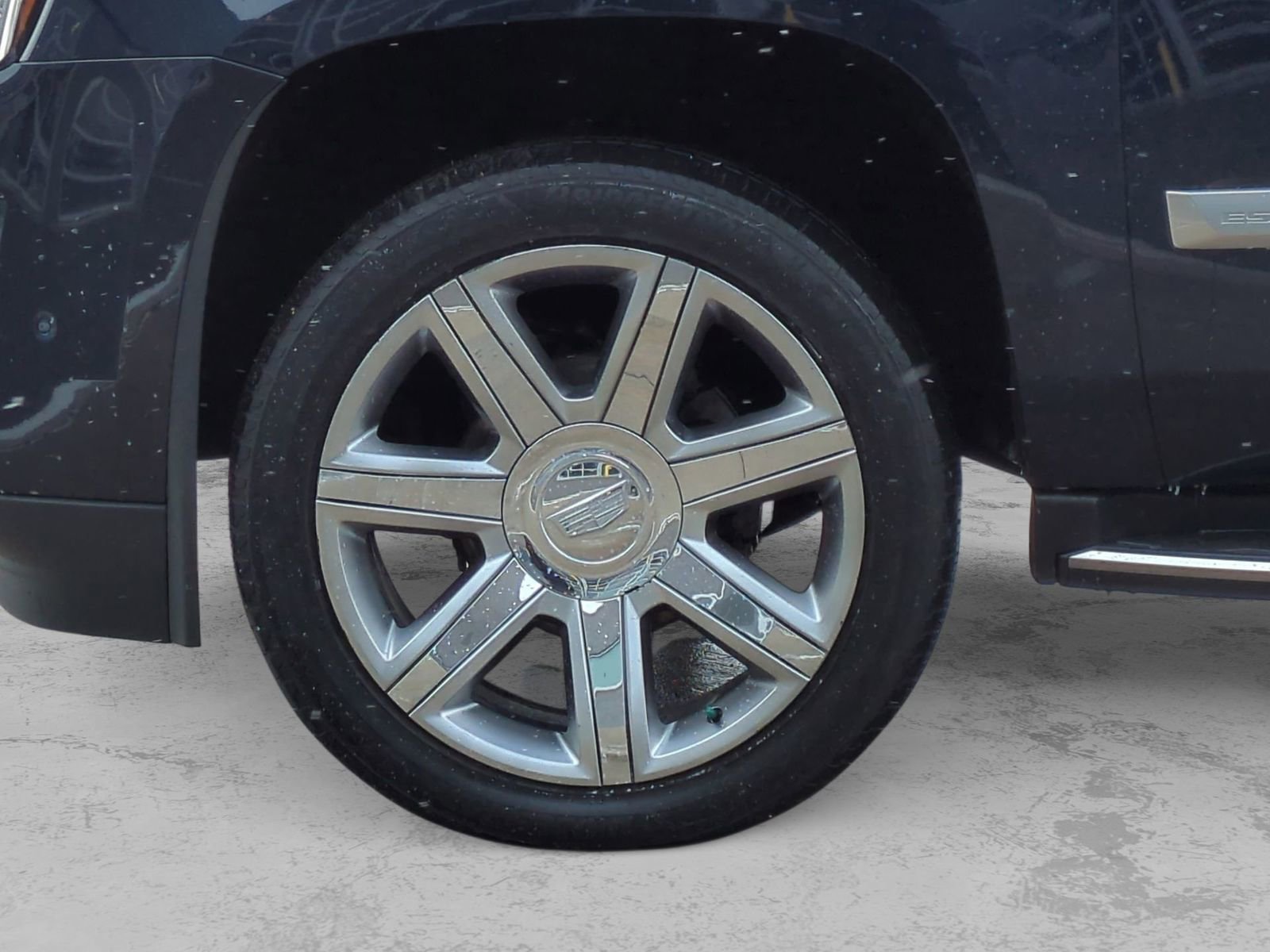 Used 2019 Cadillac Escalade ESV Luxury image 17