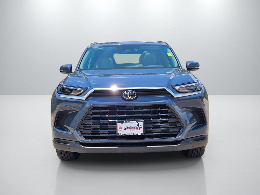 Used 2024 Toyota Grand Highlander XLE FWD image 2