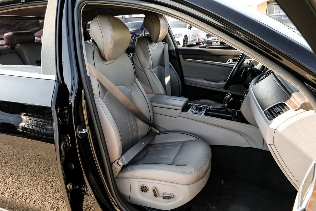 Used 2015 Hyundai Genesis 5.0 w/ Option Group 05 RWD image 37