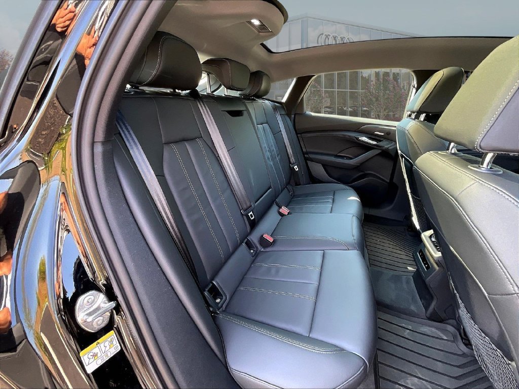 Used 2025 Audi A6 e-tron Prestige AWD/4WD image 27