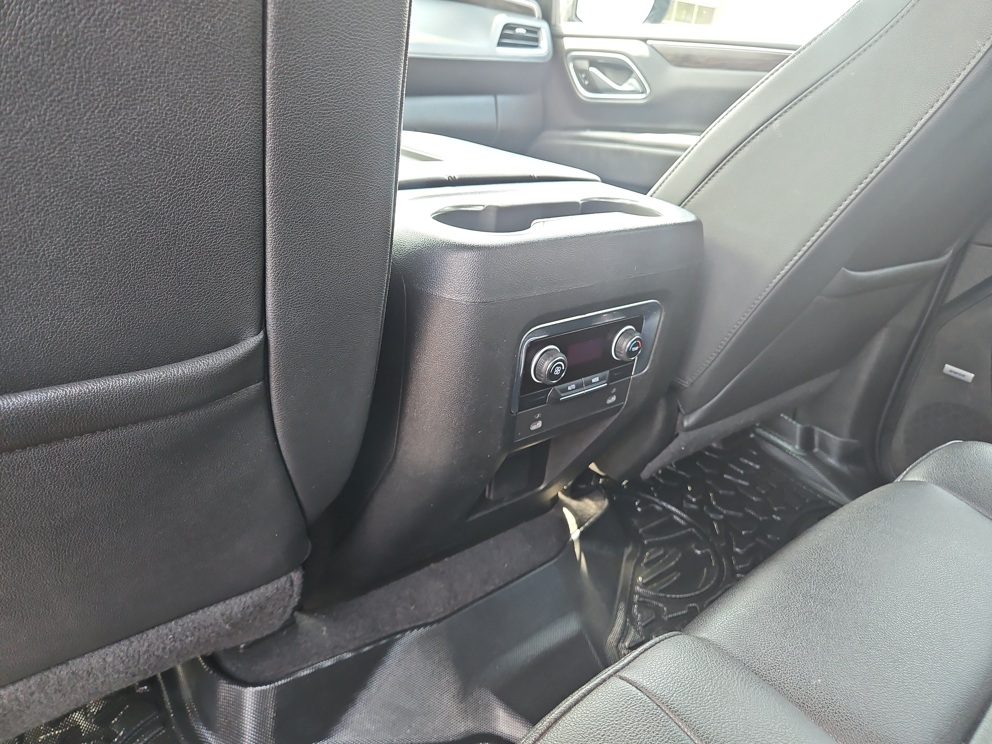 Used 2022 Chevrolet Suburban LT AWD/4WD image 12