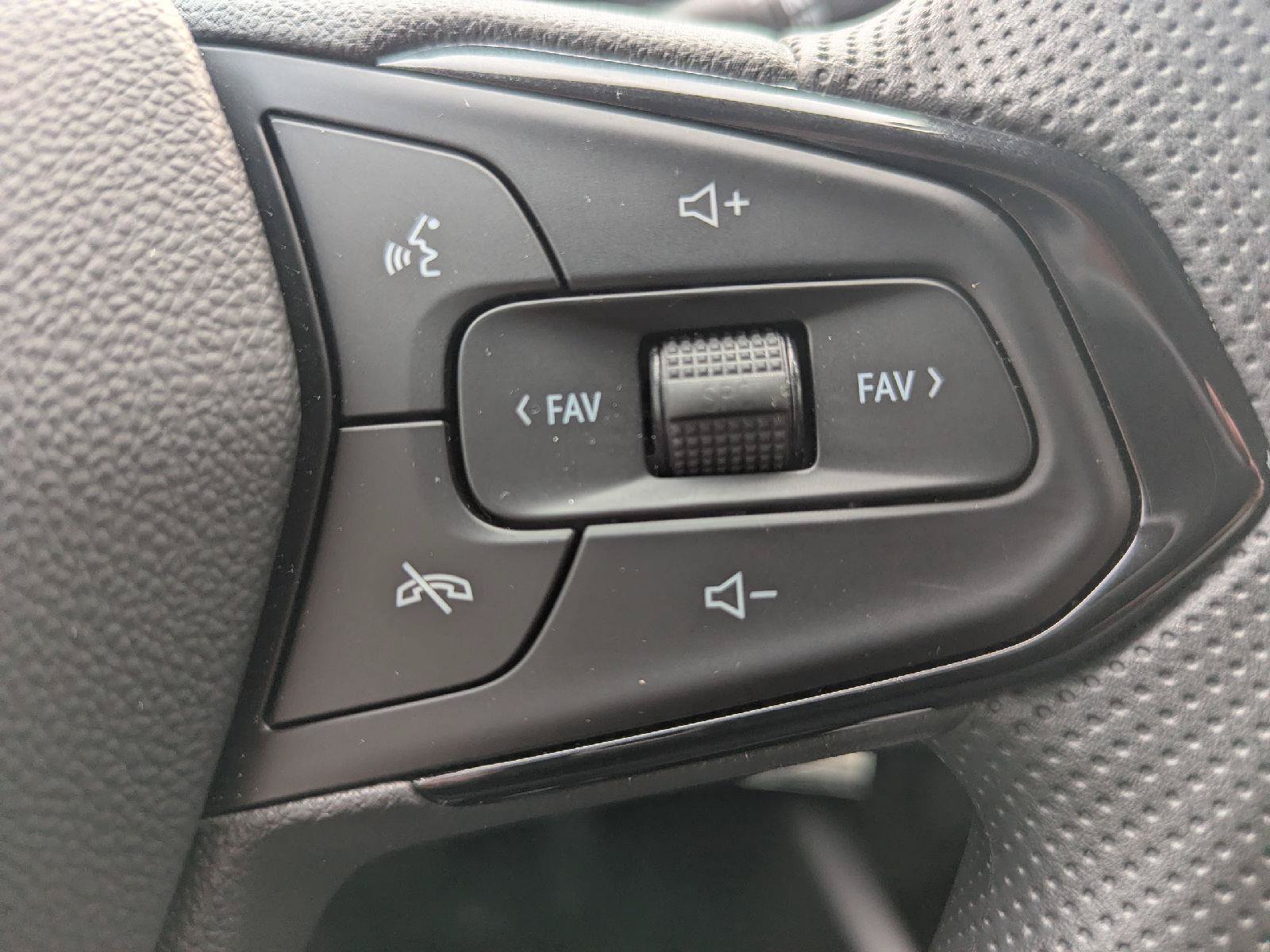Used 2025 Chevrolet Trax LS w/ LS Convenience Package FWD image 21