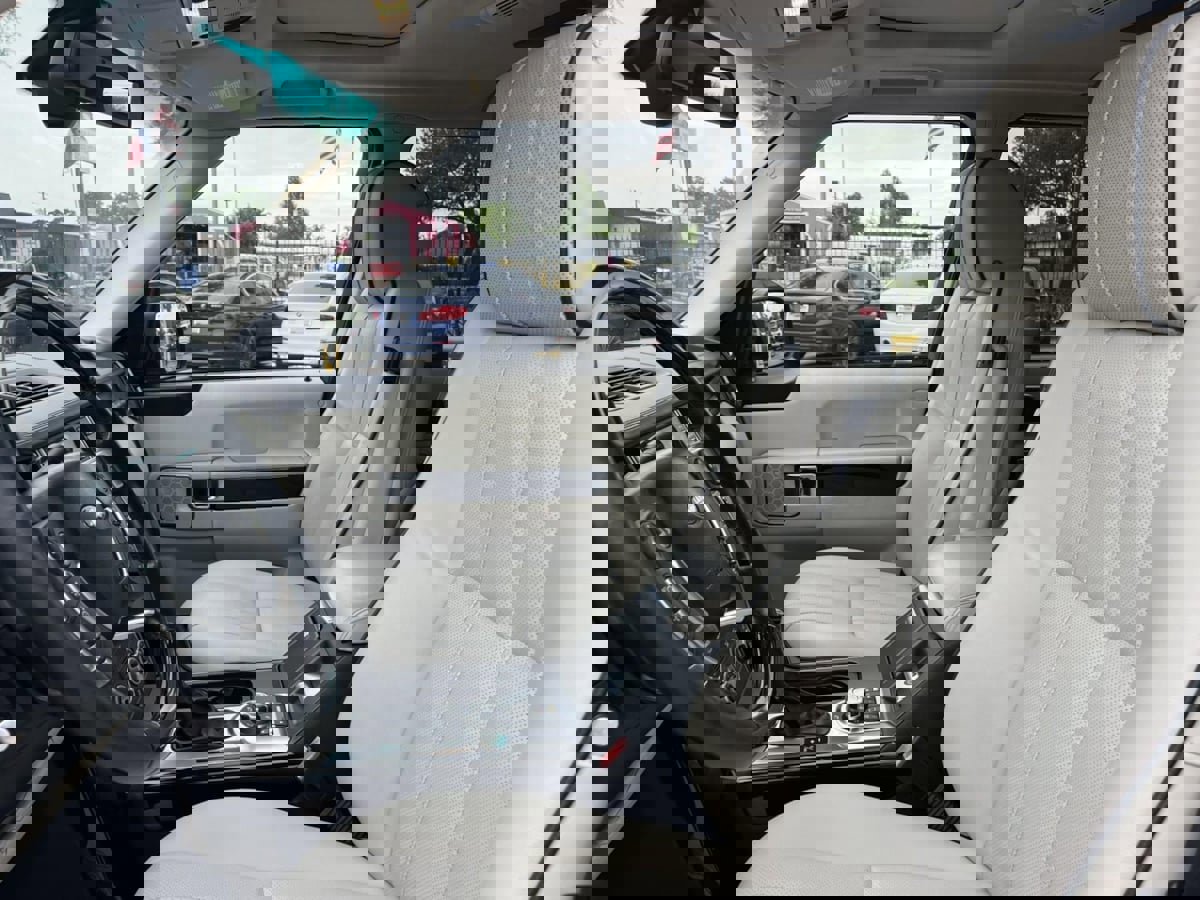 Used 2011 Land Rover Range Rover Supercharged AWD/4WD image 21