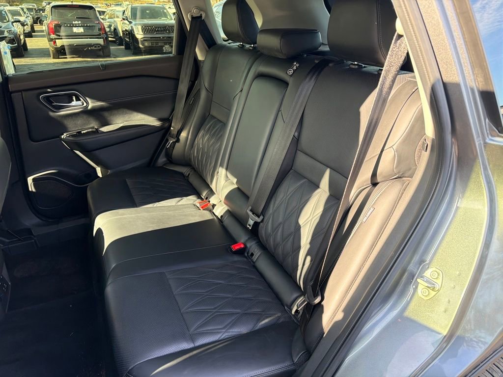 Used 2023 Nissan Rogue Platinum w/ Platinum Premium Package image 29