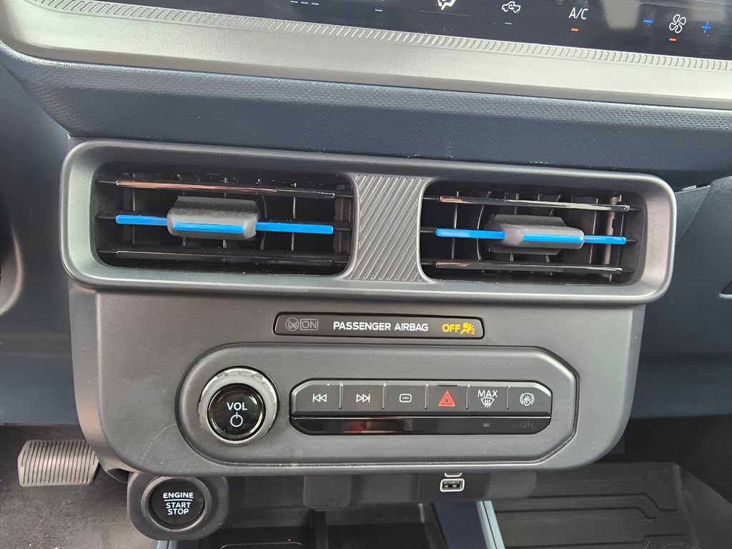 Used 2025 Ford Maverick Lobo AWD/4WD image 18