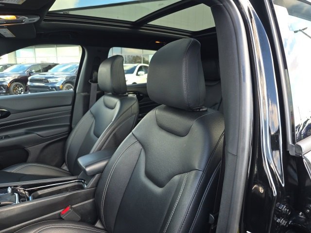 Used 2024 Jeep Compass Limited w/ High Altitude Package image 14