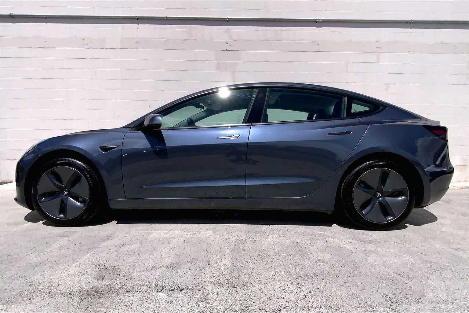 Used 2020 Tesla Model 3 Standard Range Plus RWD image 3
