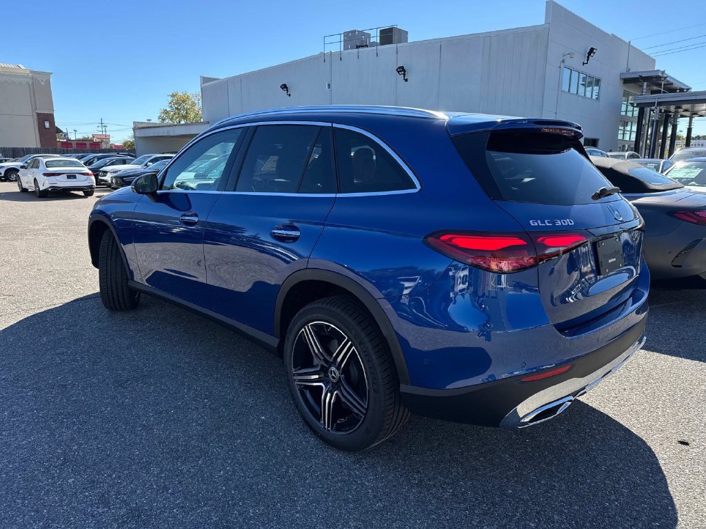 Used 2026 Mercedes-Benz GLC 300 4MATIC image 4