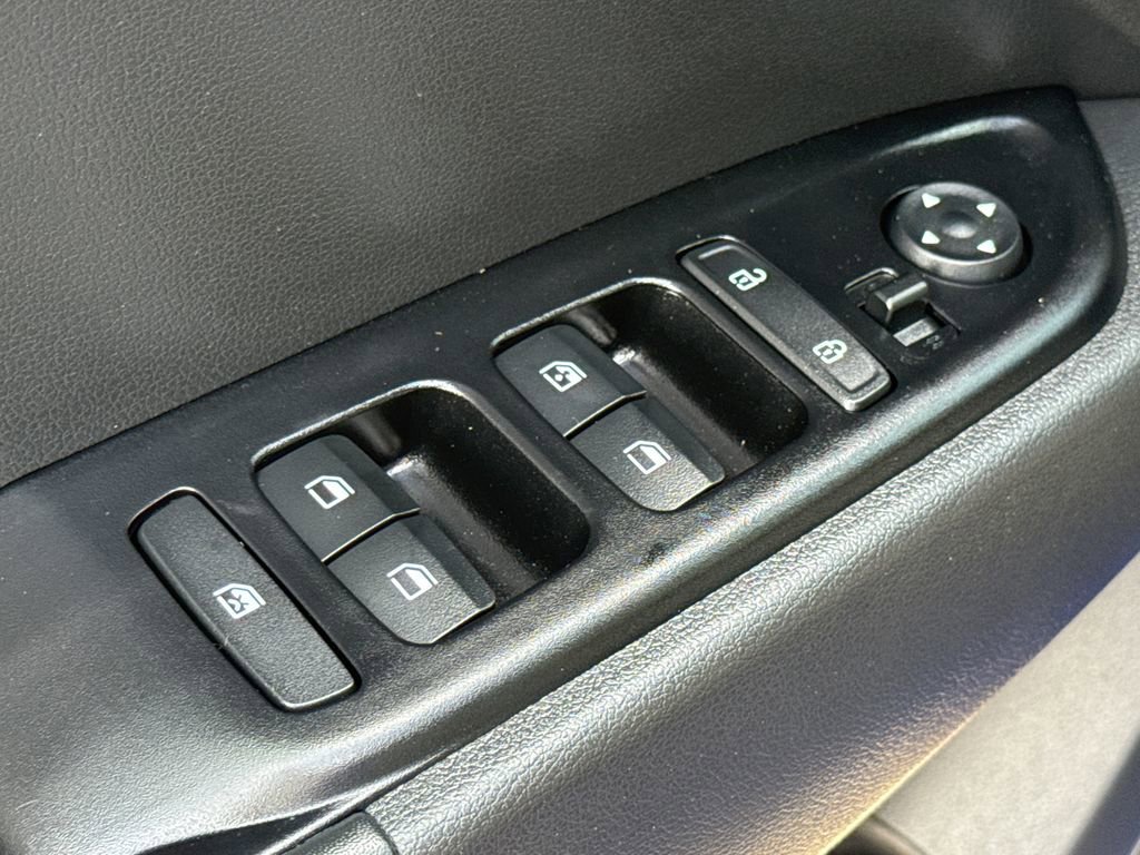 Certified 2025 Hyundai Venue Limited FWD image 19