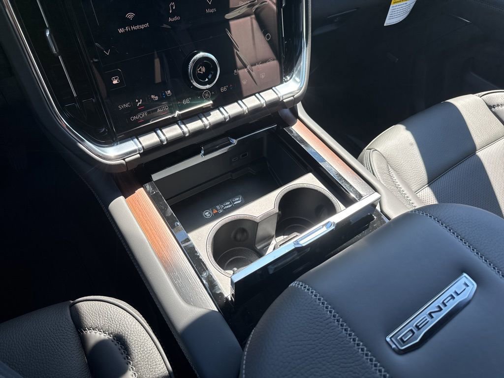 New 2025 GMC Yukon XL Denali w/ Denali Reserve Package image 39