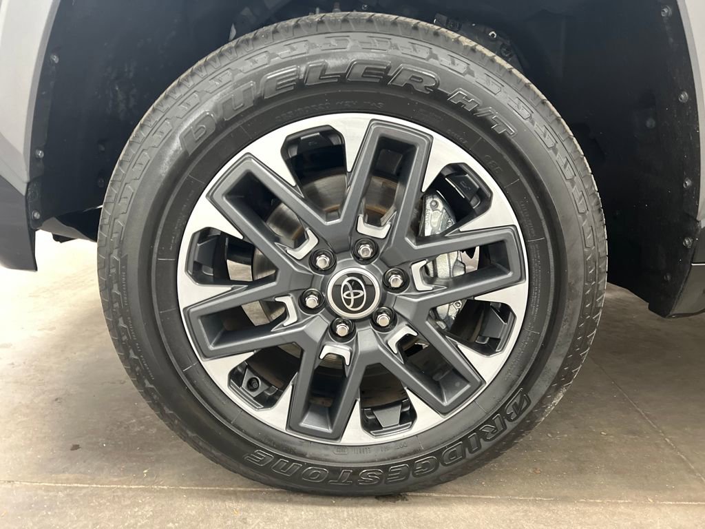 Used 2024 Toyota Tundra Limited image 25