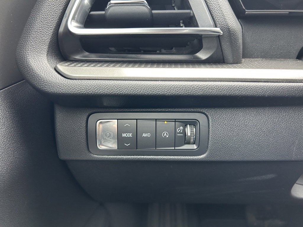 Used 2024 Chevrolet Traverse LT image 53