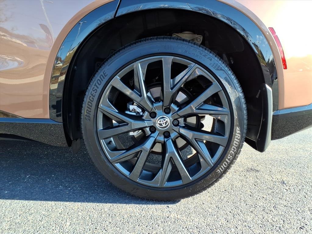 Used 2025 Toyota Crown Signia image 24