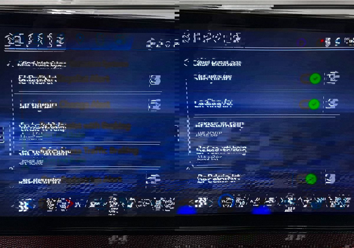 Used 2024 Chevrolet Traverse RS w/ LPO, Floor Liner Package image 33