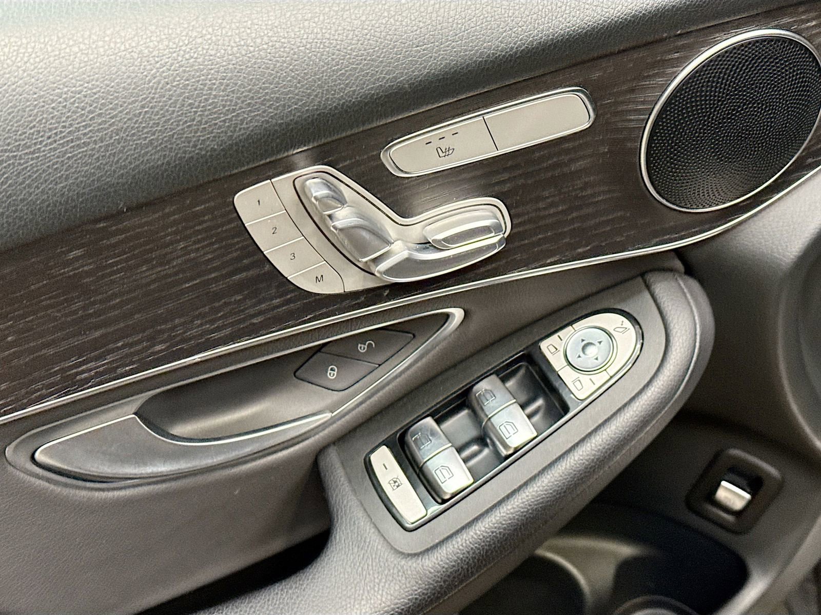 Used 2022 Mercedes-Benz GLC 300 image 18