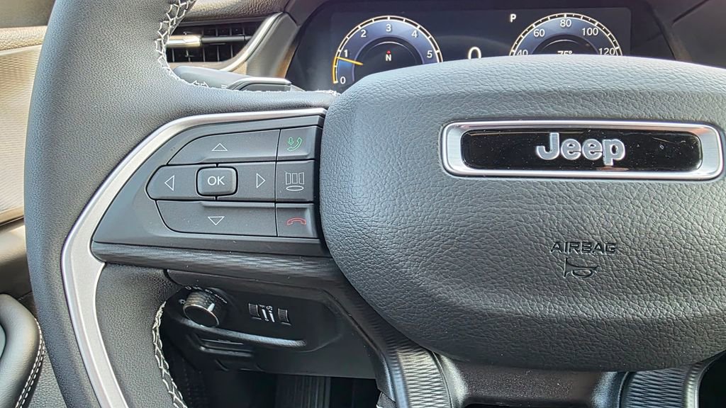 New 2025 Jeep Grand Cherokee L Laredo w/ Luxury Tech Group I image 32