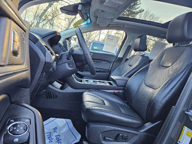 Certified 2022 Ford Edge Titanium w/ Equipment Group 301A image 16