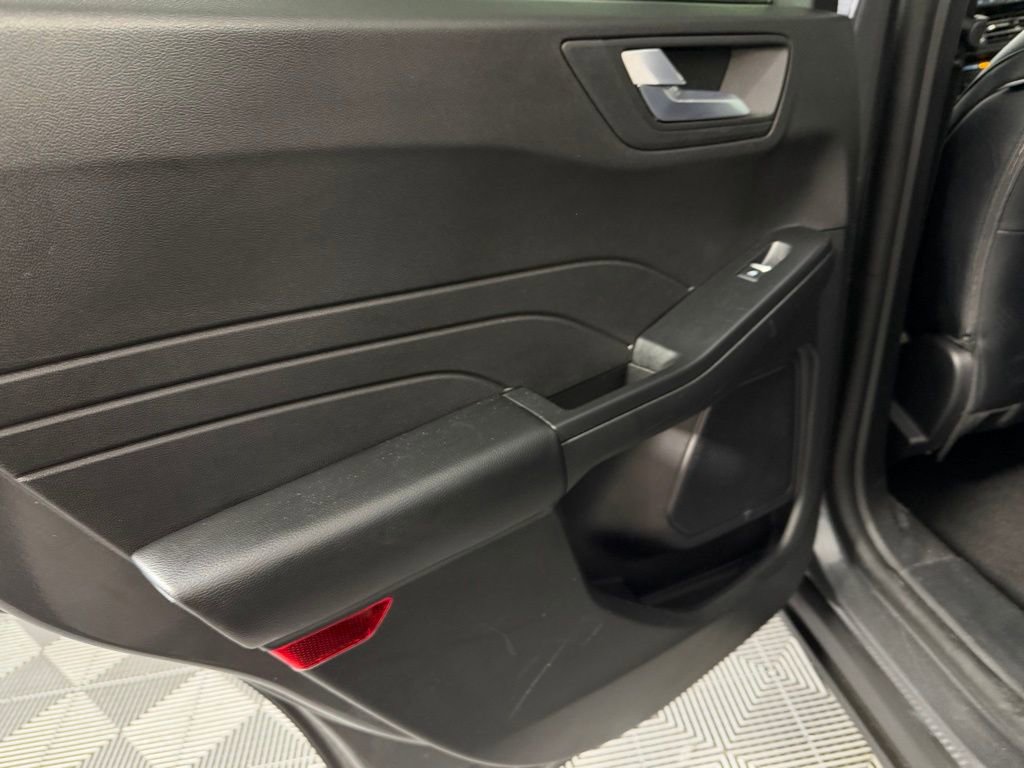 Used 2025 Ford Escape ST-Line image 25