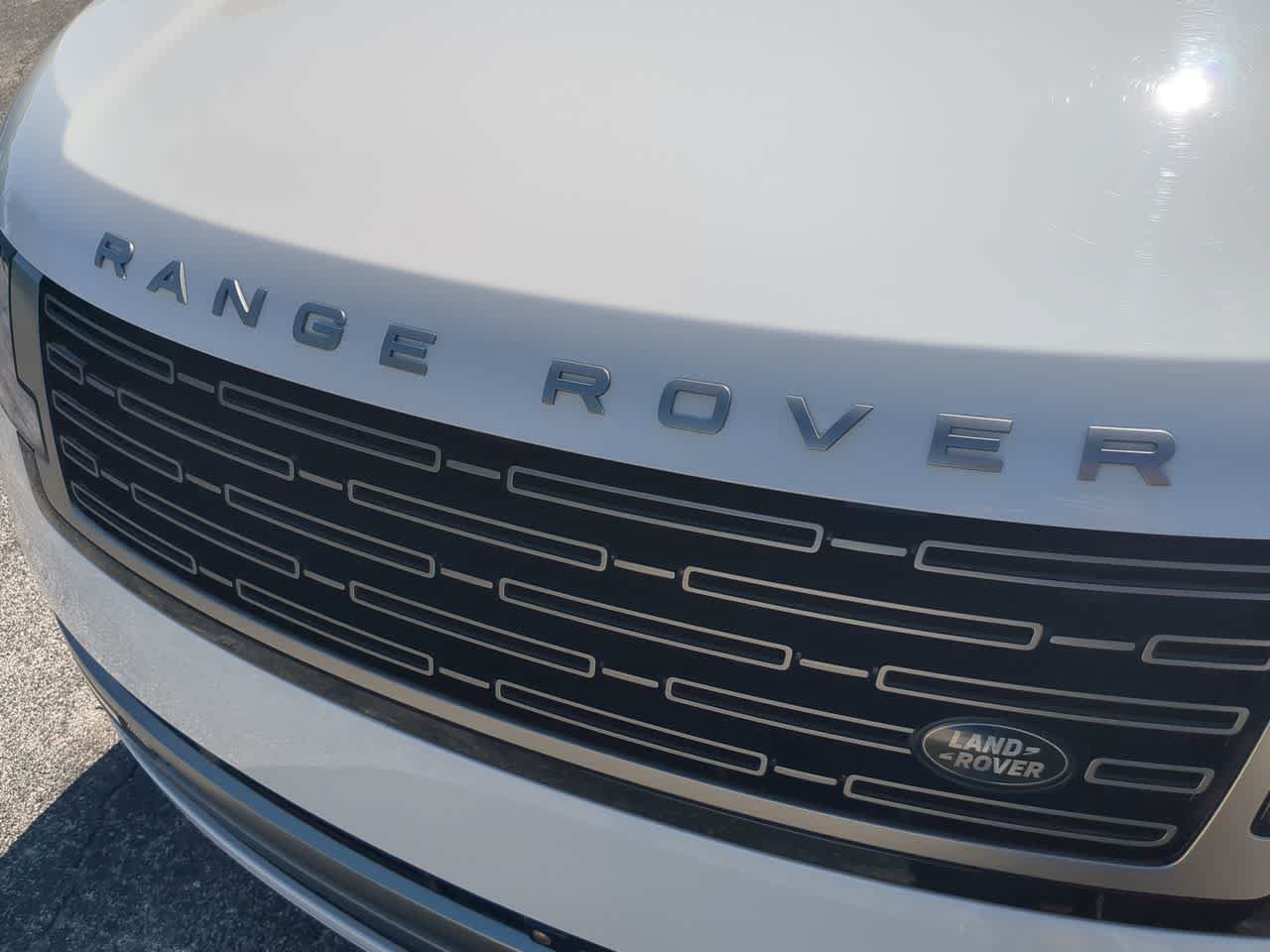 Certified 2025 Land Rover Range Rover SE AWD/4WD image 13