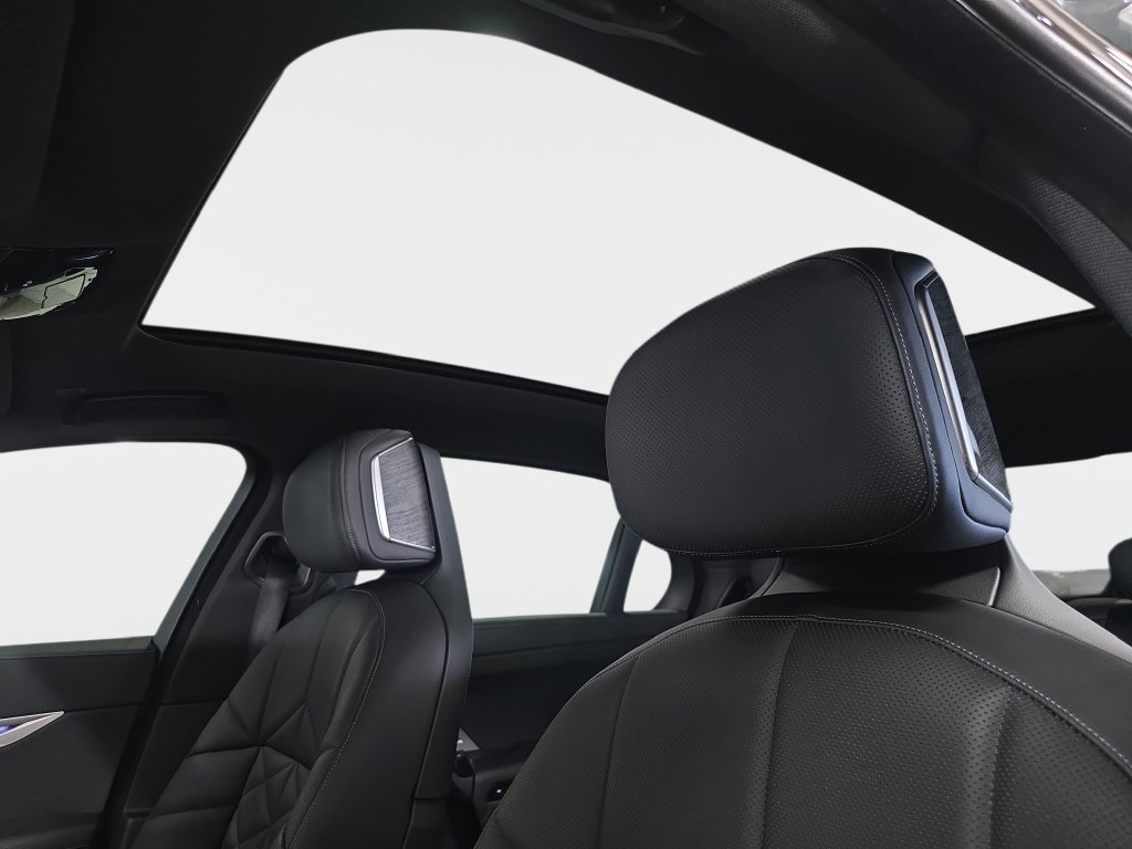 Certified 2023 BMW 740i RWD image 26