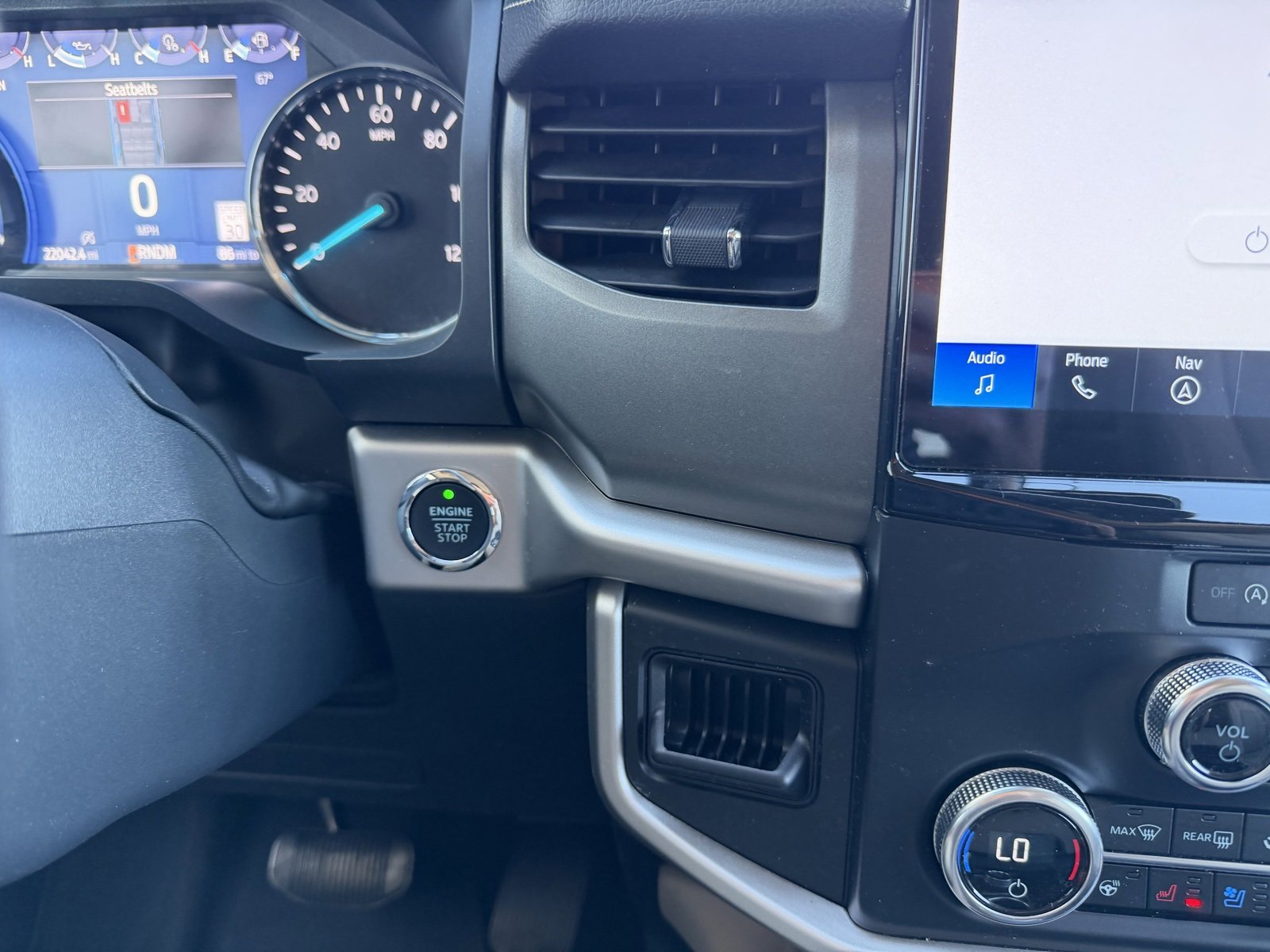 Used 2024 Ford Expedition XLT image 26