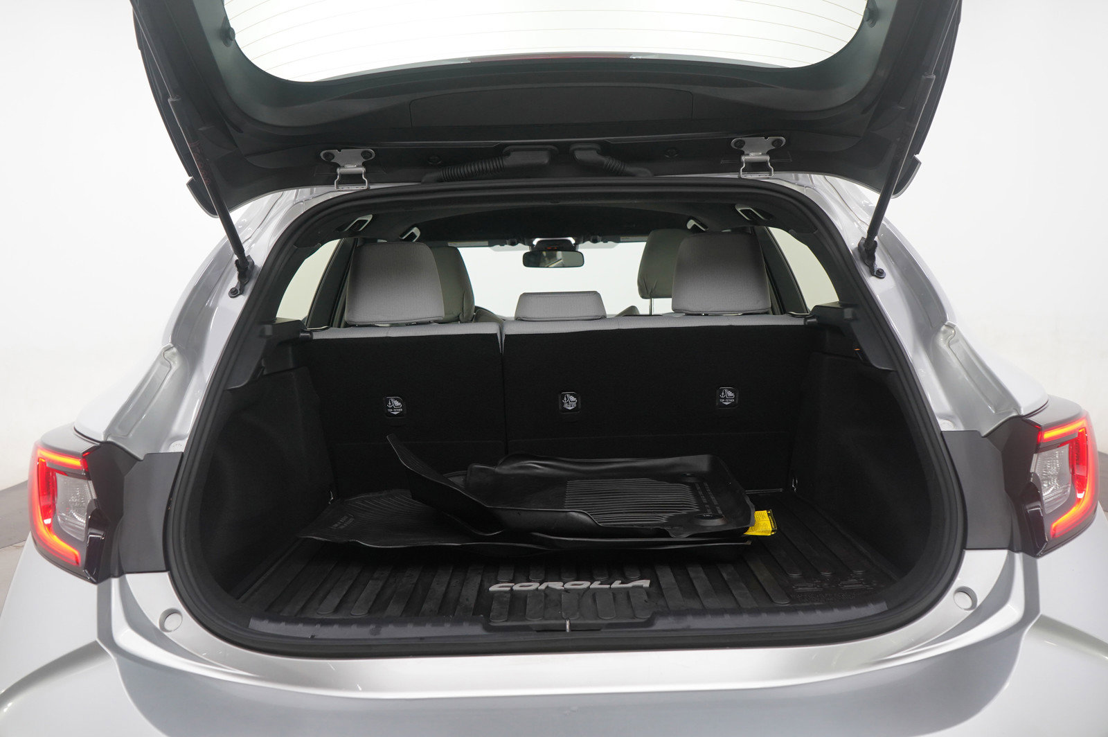 Used 2024 Toyota Corolla SE w/ SE Package image 16