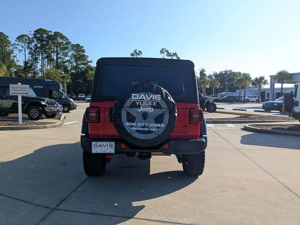 Used 2022 Jeep Wrangler Unlimited Rubicon w/ LED Lighting Group AWD/4WD image 4