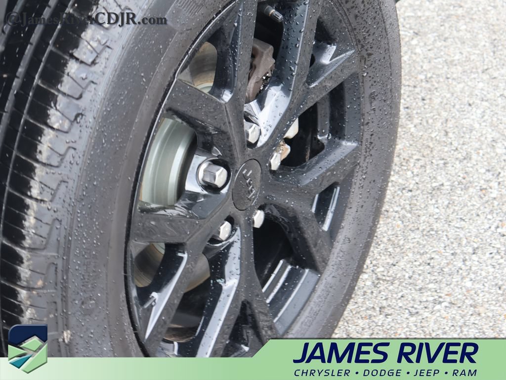 Used 2025 Jeep Grand Cherokee Altitude AWD/4WD image 39