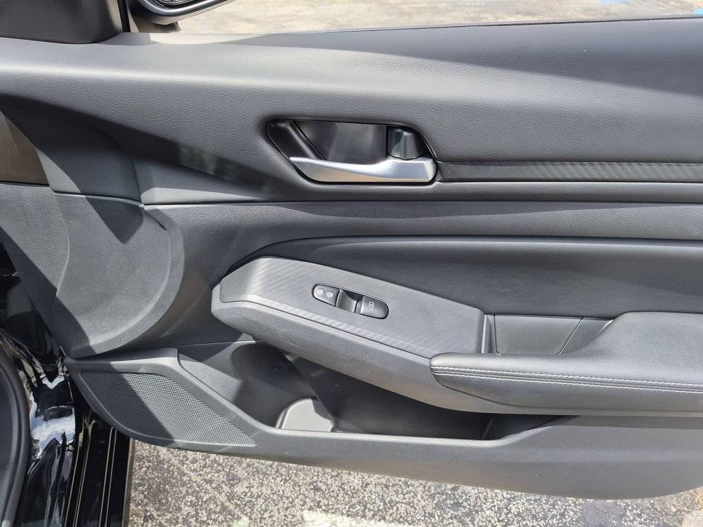 Used 2025 Nissan Altima 2.5 SV FWD image 32