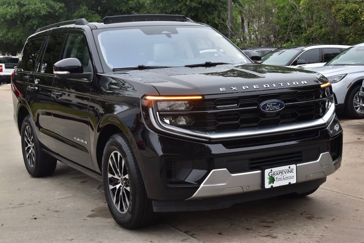 Certified 2025 Ford Expedition Platinum AWD/4WD image 4