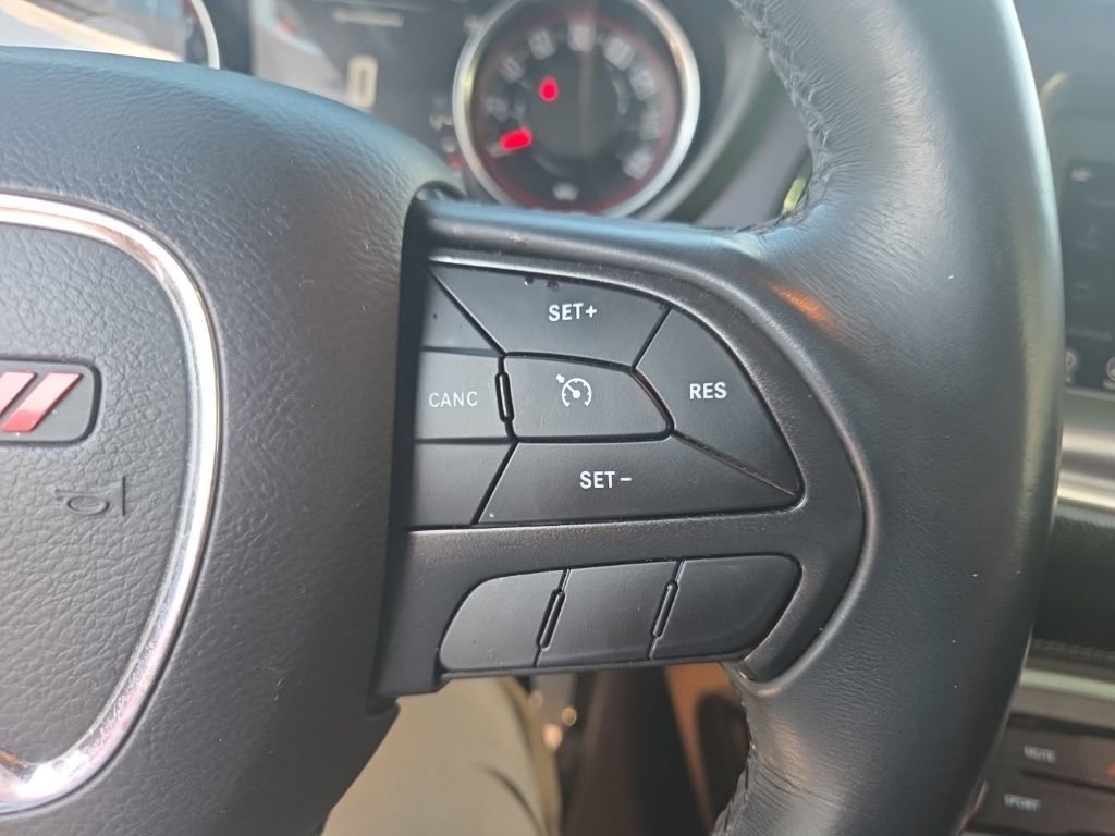 Used 2018 Dodge Challenger SXT RWD image 14